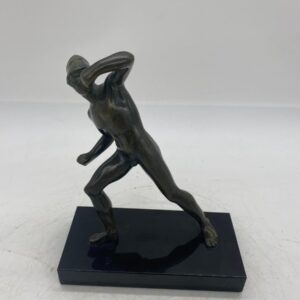 Escultura de bronce de un guerrero griego con base de mármol – Escuela francesa, c. 1920