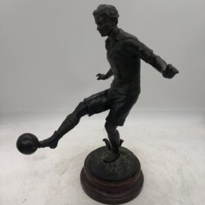 Escultura modernista de bronce de un jugador de fútbol - Escuela europea, década de 1930